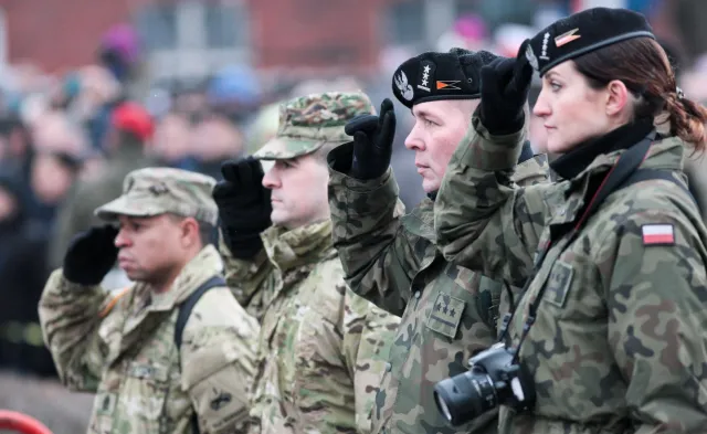 Błaszczak: Trwają rozmowy o stałych bazach wojsk USA w Polsce