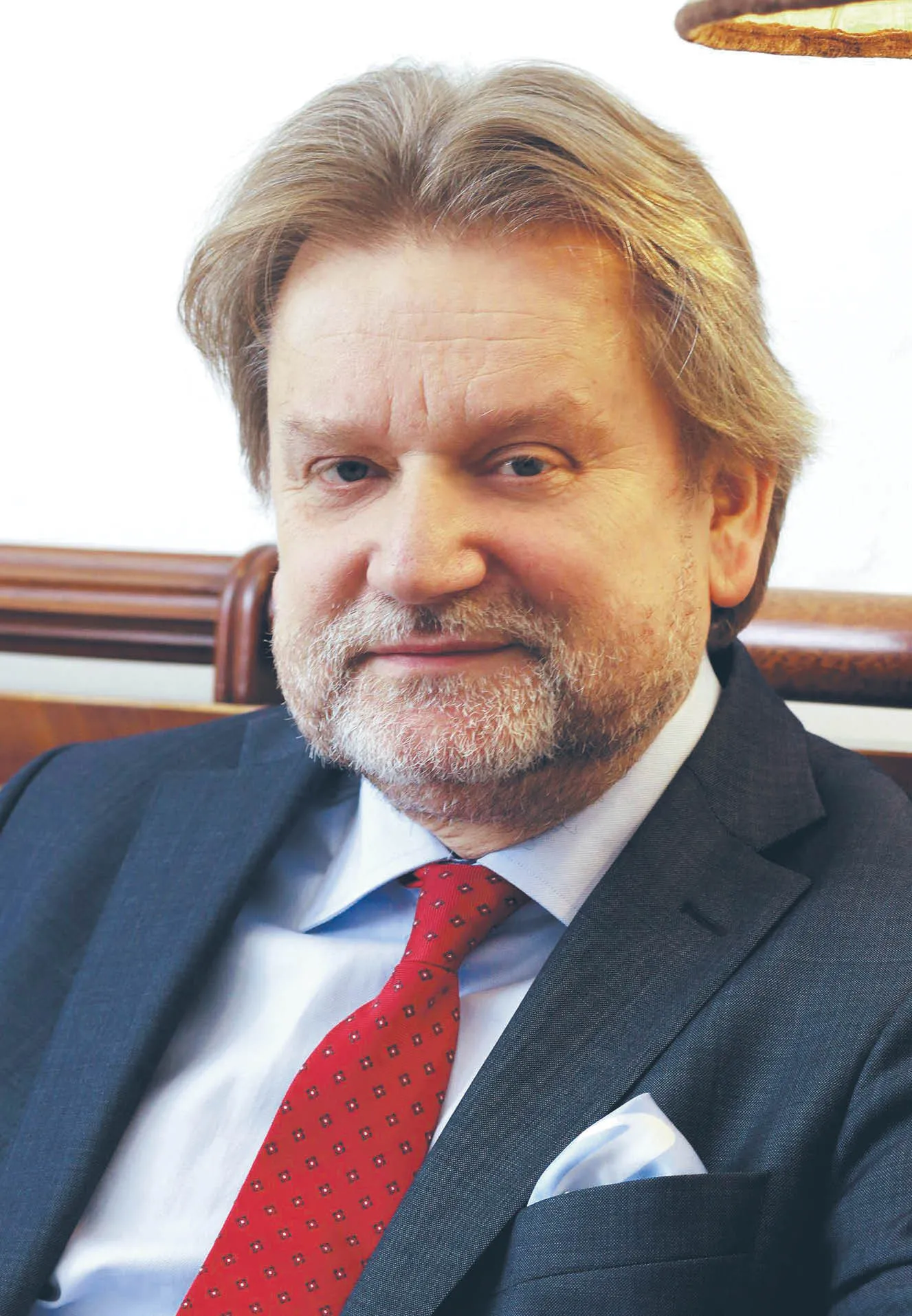 Pinkas: Negowanie dokonań medycyny to świetny biznes. Oszuści leczą nowotwory witaminą C [WYWIAD]