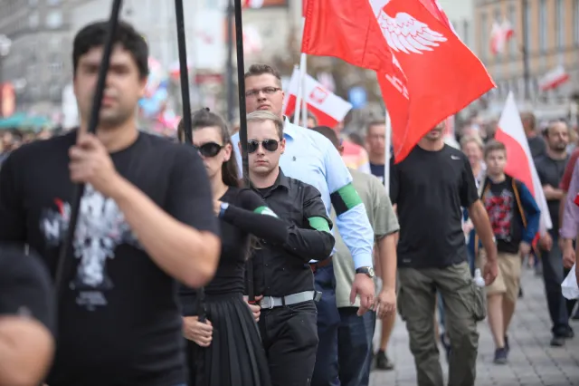 Warszawa: Marsz narodowców przeszedł mimo blokad kontrmanifestantów