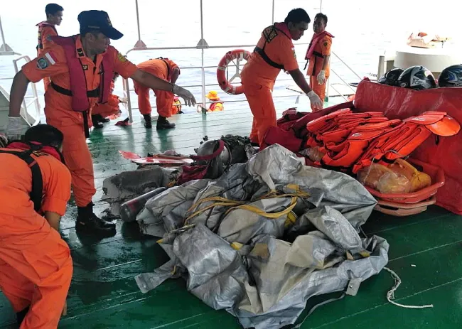 Katastrofa indonezyjskiego samolotu pasażerskiego. Rozbił się zaraz po starcie z lotniska w Dżakarcie