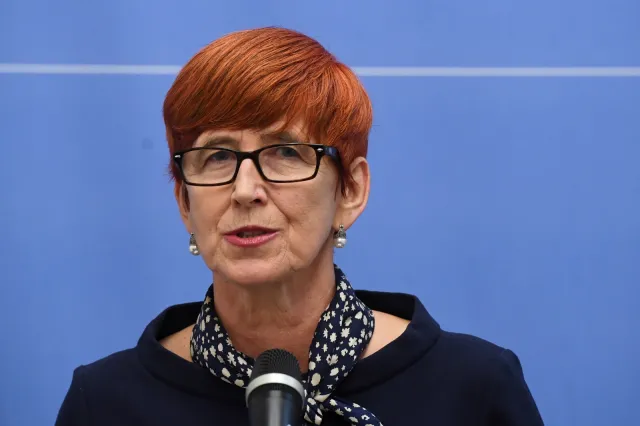 Rafalska: Nie będzie zmian w dysponowaniu środków z 500 plus przy pieczy zastępczej