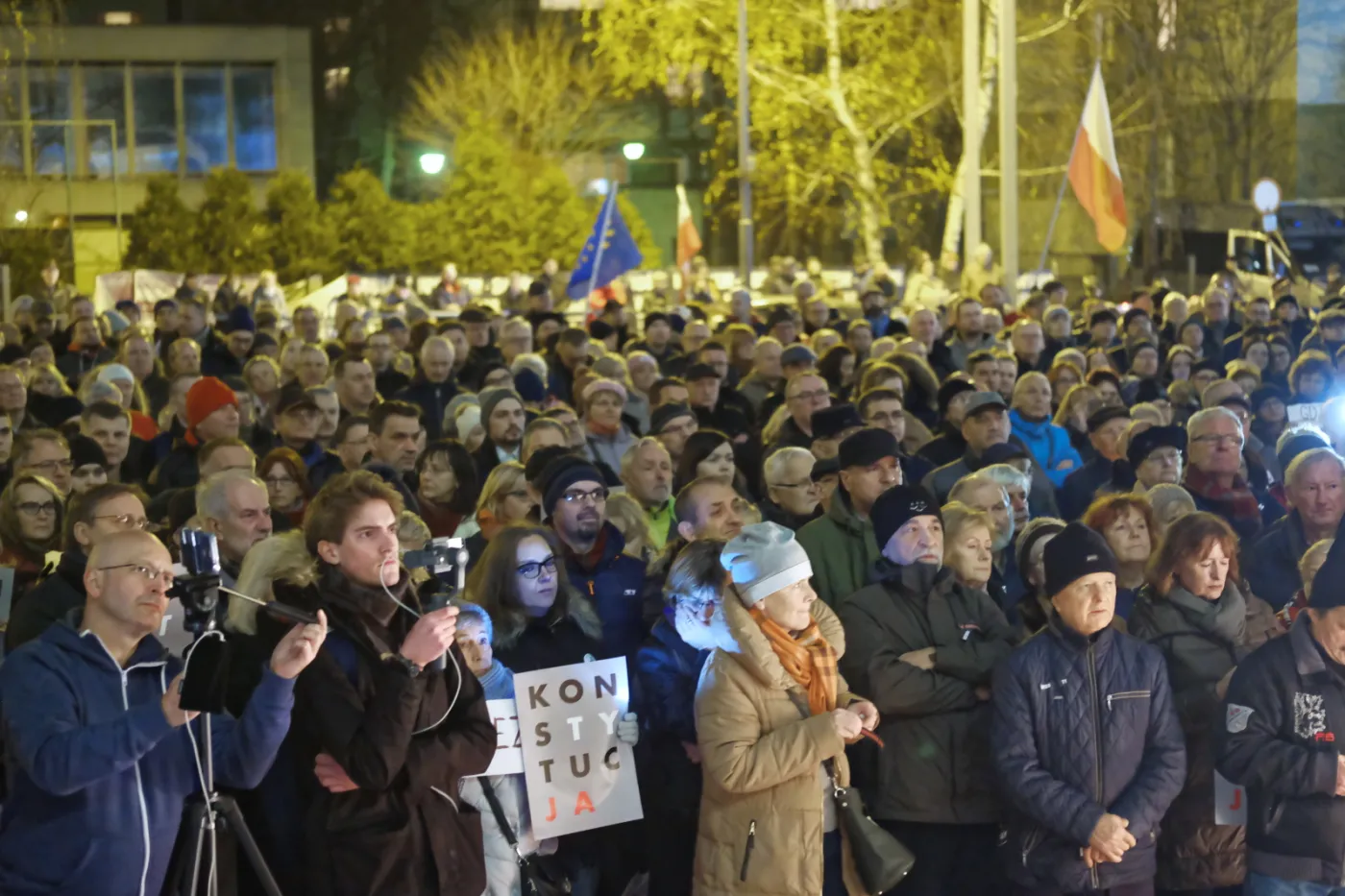 4400738-protest-pod-haslem-dzis-sedziowie.jpg