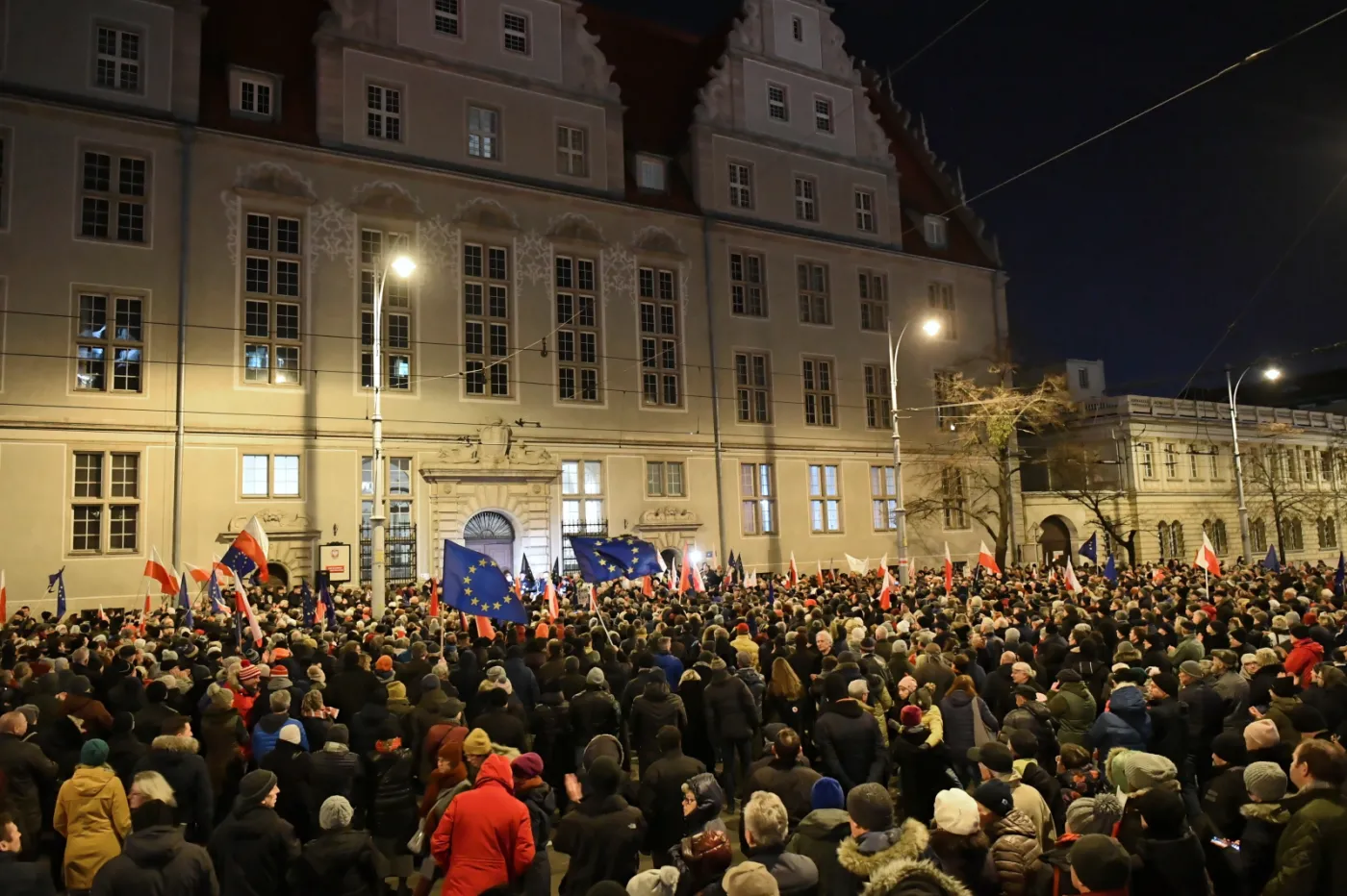 4400754-protest-pod-haslem-dzis-sedziowie.jpg