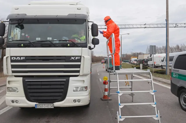 Problem z tranzytem przez Polskę. Wiceszef MSZ: Możemy zorganizować pociąg