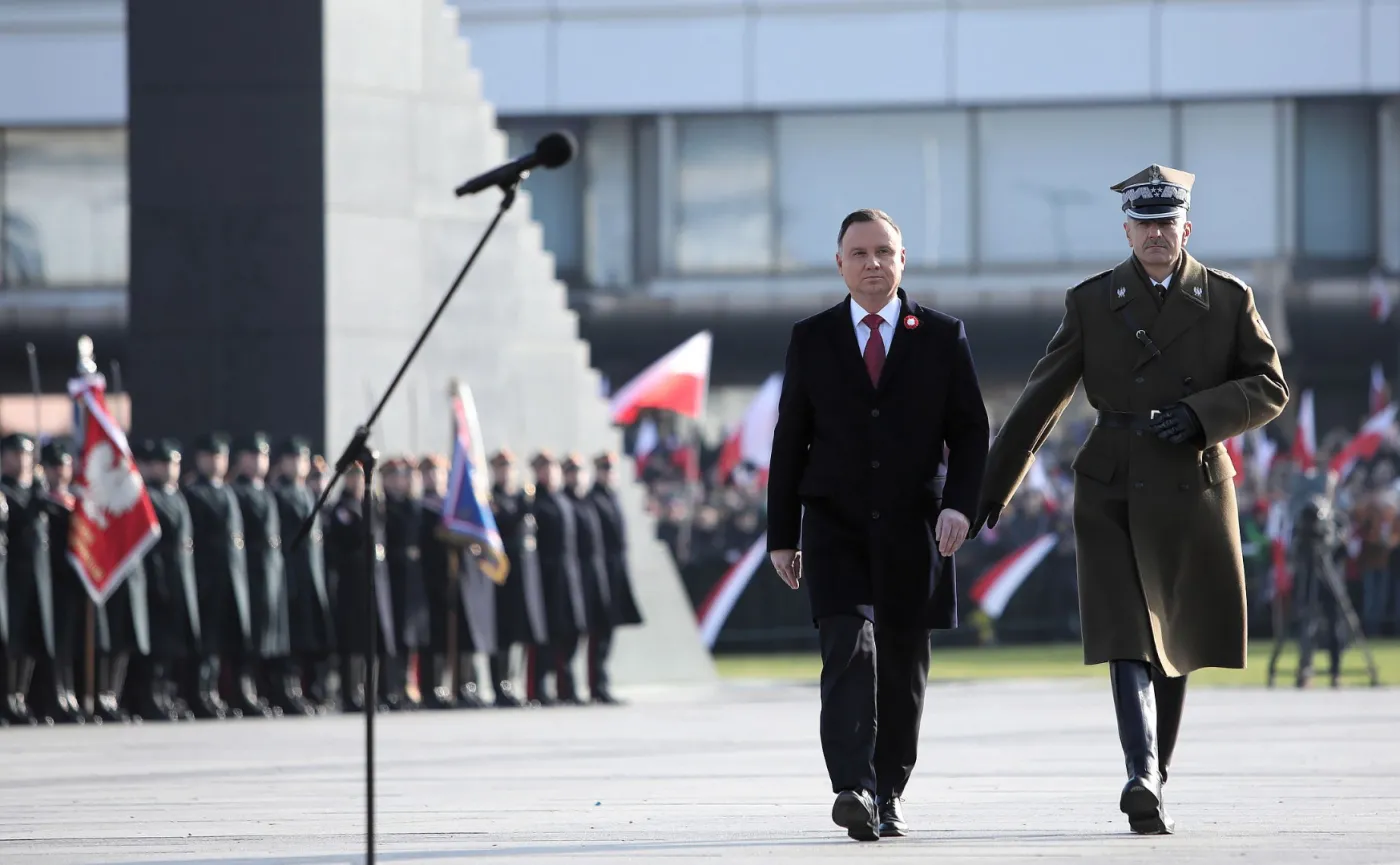 Prezydent  Andrzej Duda  oraz szef Sztabu Generalnego Wojska Polskiego generał Rajmund Andrzejczak
