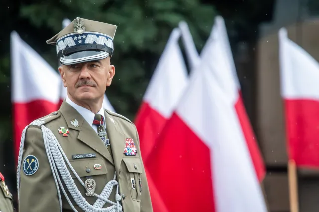 Gen. Stróżyk: Andrzejczak to król poligonów, a nie nudnych kolacji [WYWIAD]