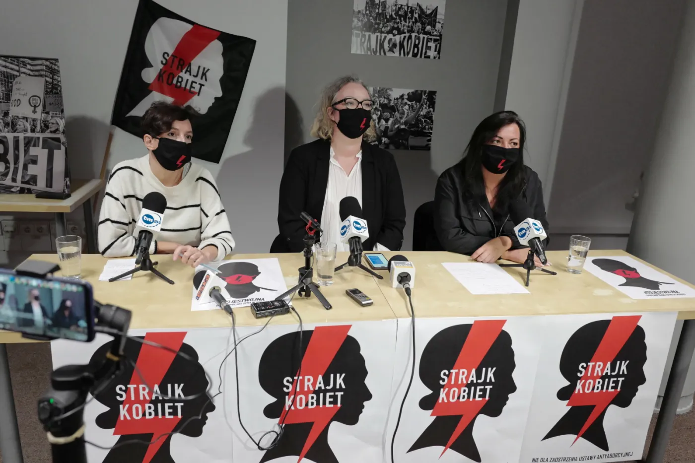 Liderki Ogólnopolskiego Strajku Kobiet Klementyna Suchanow, Marta Lempart i Agnieszka Czerederecka