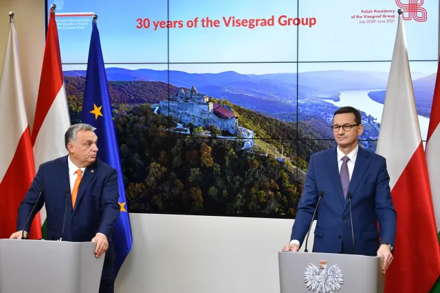 Morawiecki o negocjacjach budżetowych: Razem z Viktorem, razem z Węgrami, ramię w ramię