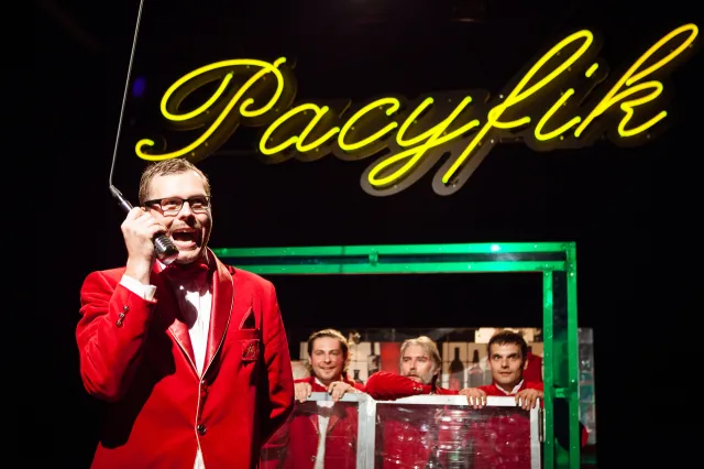 Komu by jeszcze dokopać? „Zaklęte rewiry" wracają na scenę Teatru WARSawy