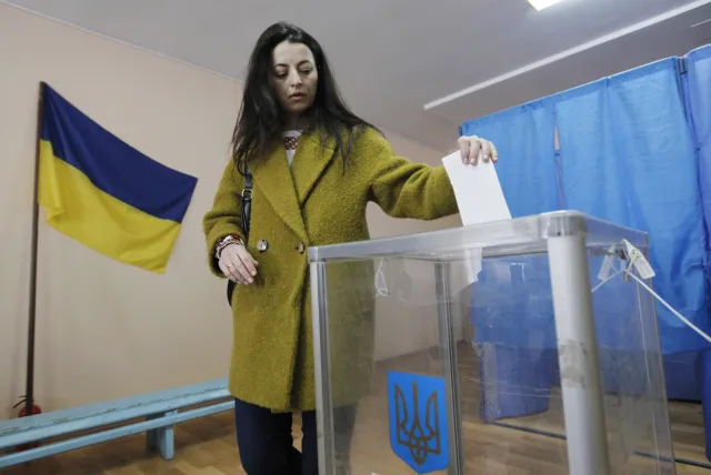 Rozpoczęła się II tura wyborów prezydenckich na Ukrainie