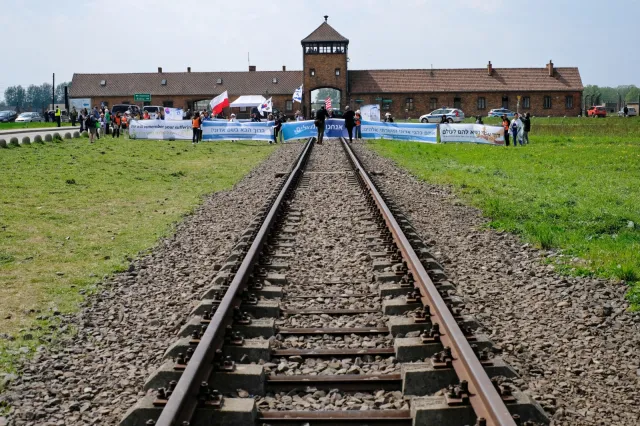 Edward Mosberg: Ocalałem i moim obowiązkiem jest mówić światu o Holokauście
