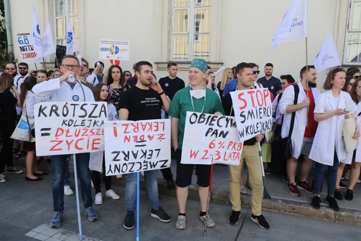 4232633-manifestacja-lekarzy-w-warszawie.jpg