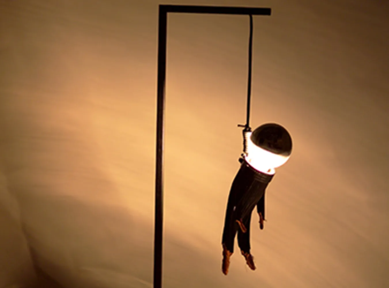 Najbardziej ponura lampa jaką dziś zobaczysz