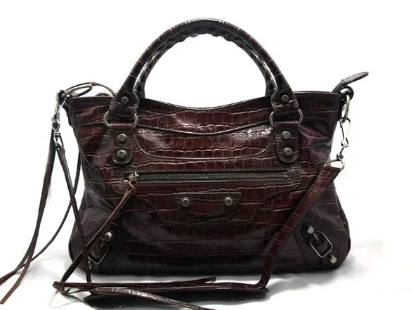 fr_balenciga084331c_253130a_1109823.jpg