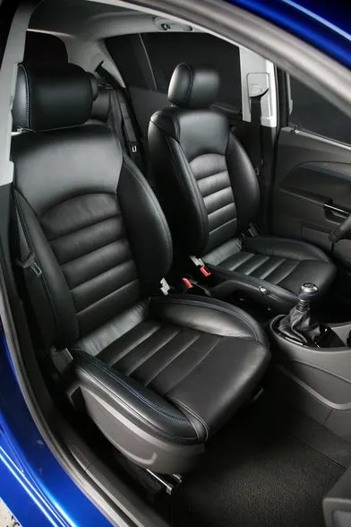 2011_chevrolet_aveo_266705a_282679.jpg