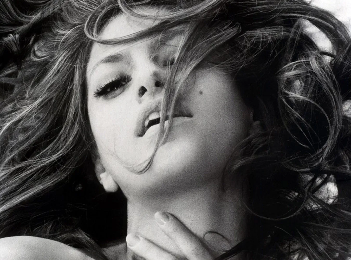 Eva Mendes jest zbyt sexy?