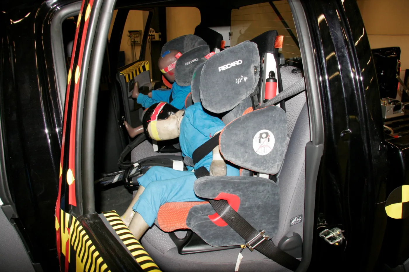 fr_isuzu_d_max_rodeo_59302a_151739.jpg