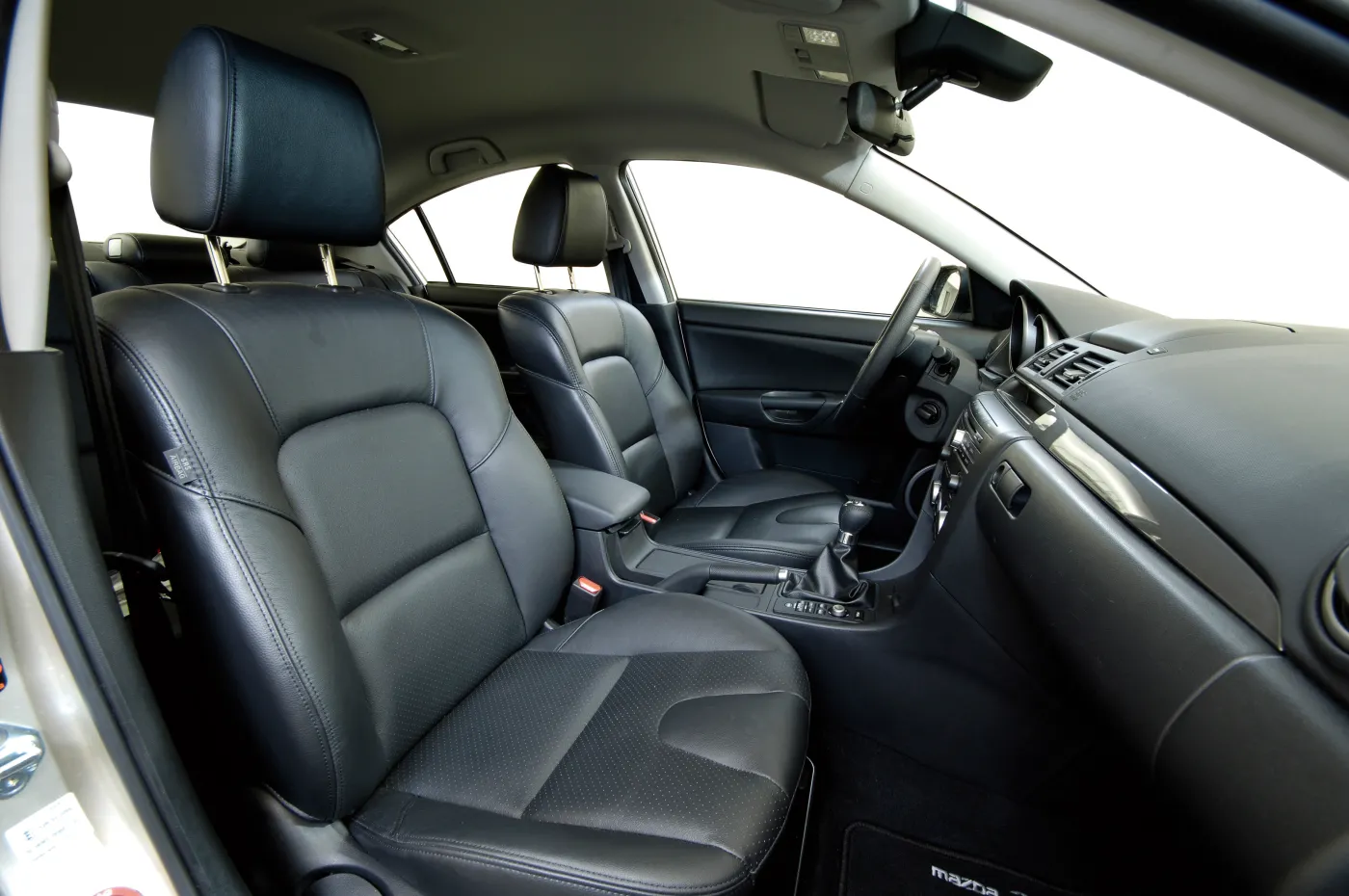 fr_mazda3_fl_frontse_89091a_300201.jpg