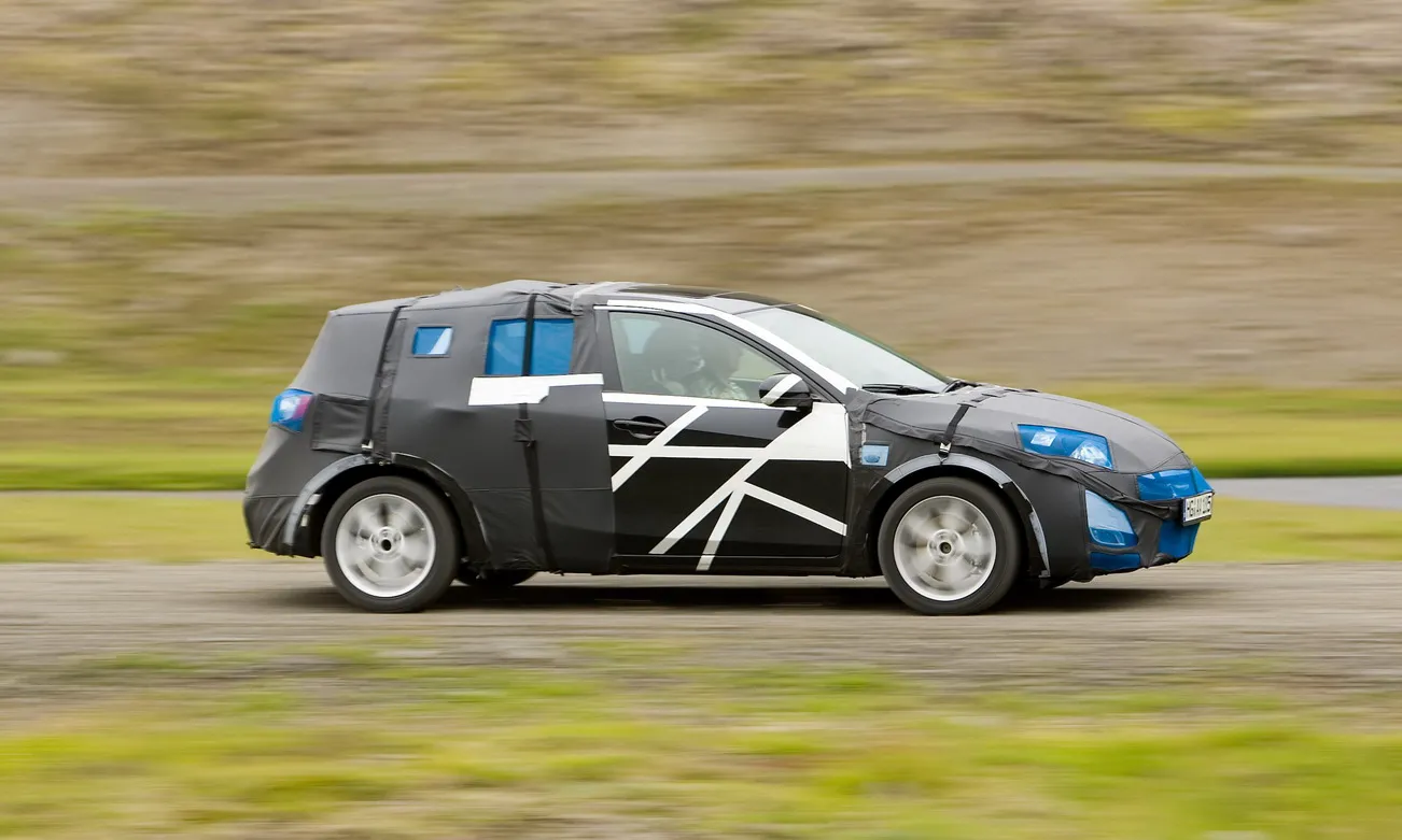 fr_mazda3_prototype_139175a_794489.jpg