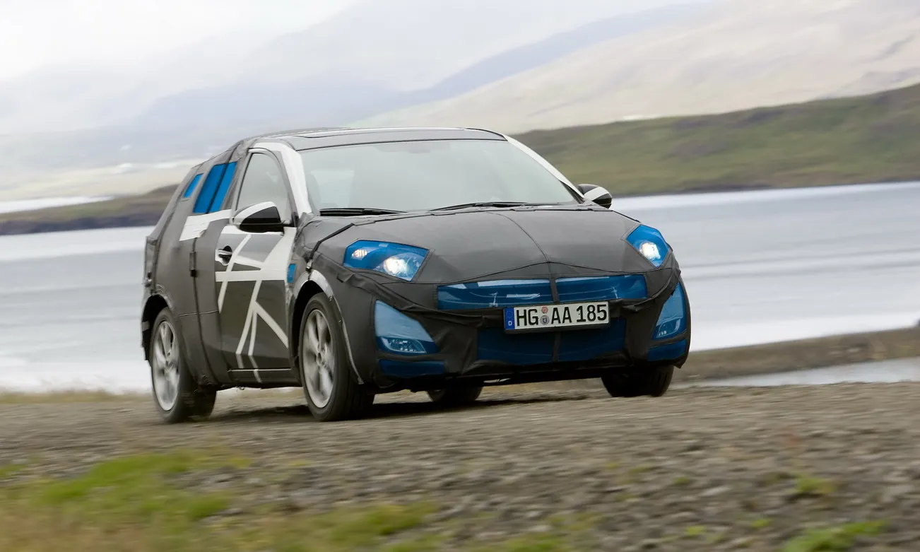 fr_mazda3_prototype_139176a_794579.jpg