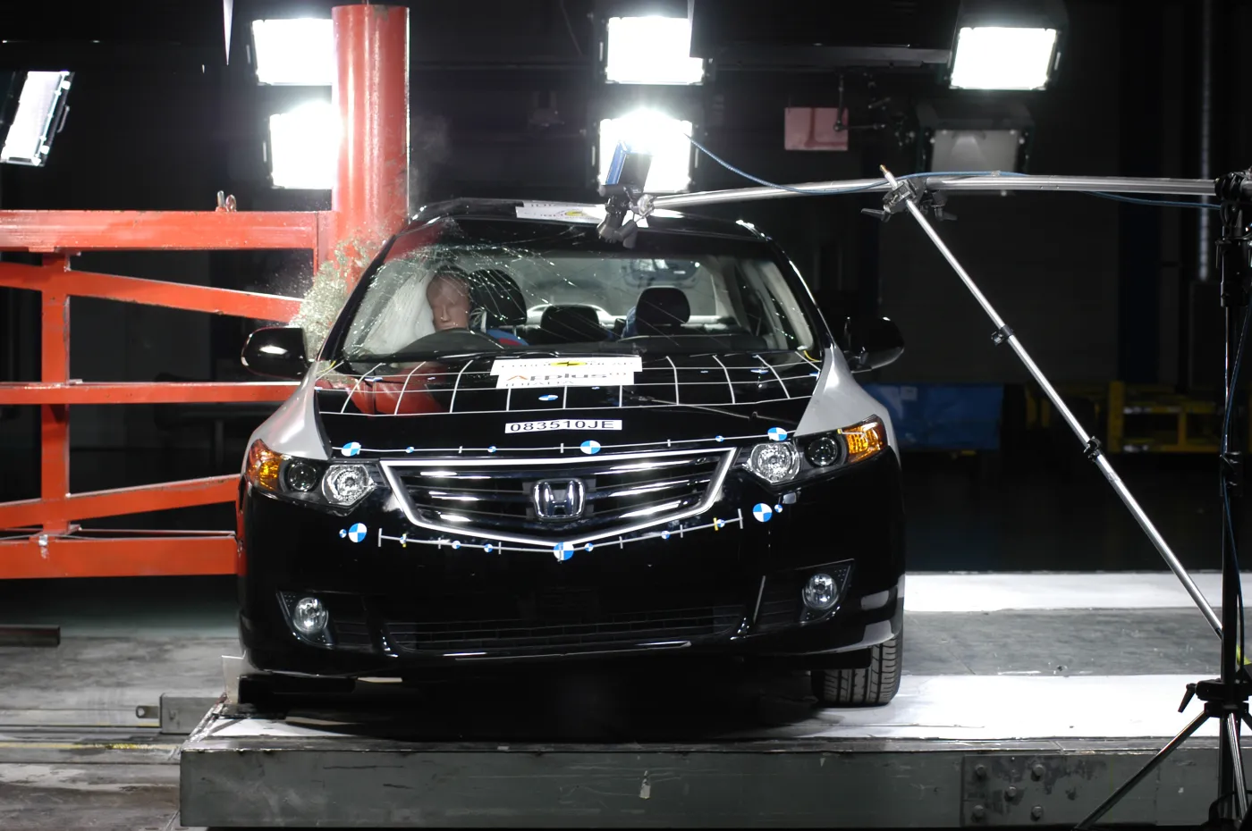 fr_honda_accord_pol_141046a_834359.jpg