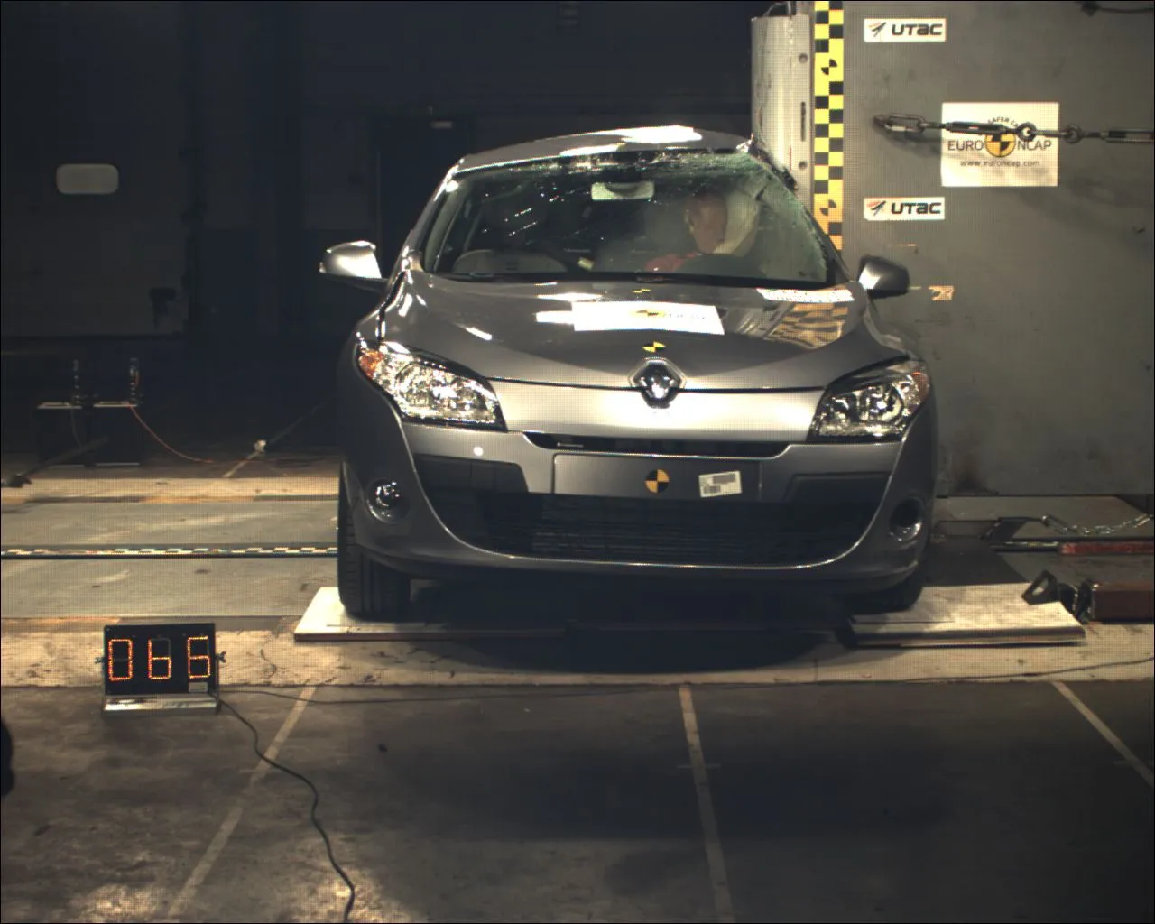 fr_renault_megane_p_141053a_835313.jpg