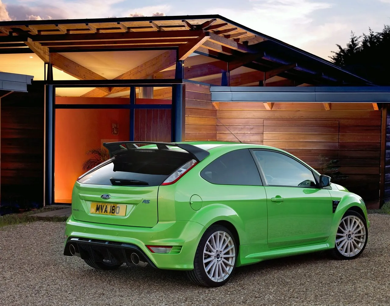 fr_2009_ford_focus_161886a_1253280.jpg