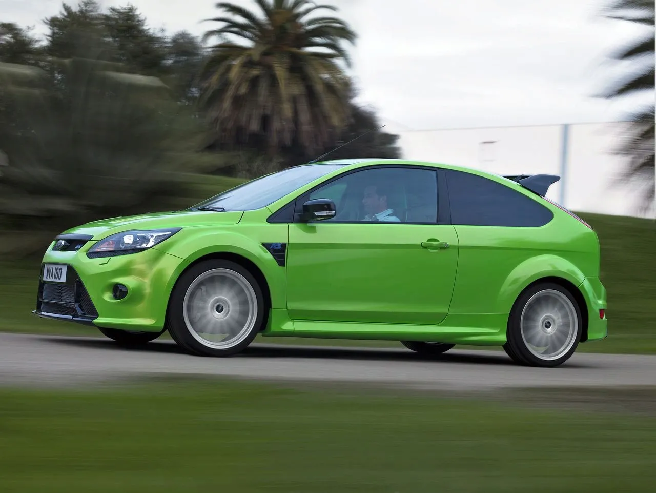 fr_2009_ford_focus_161888a_1253405.jpg
