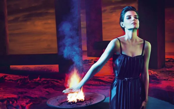 fr_tt_katie_holmes_162983a_1265122.jpg