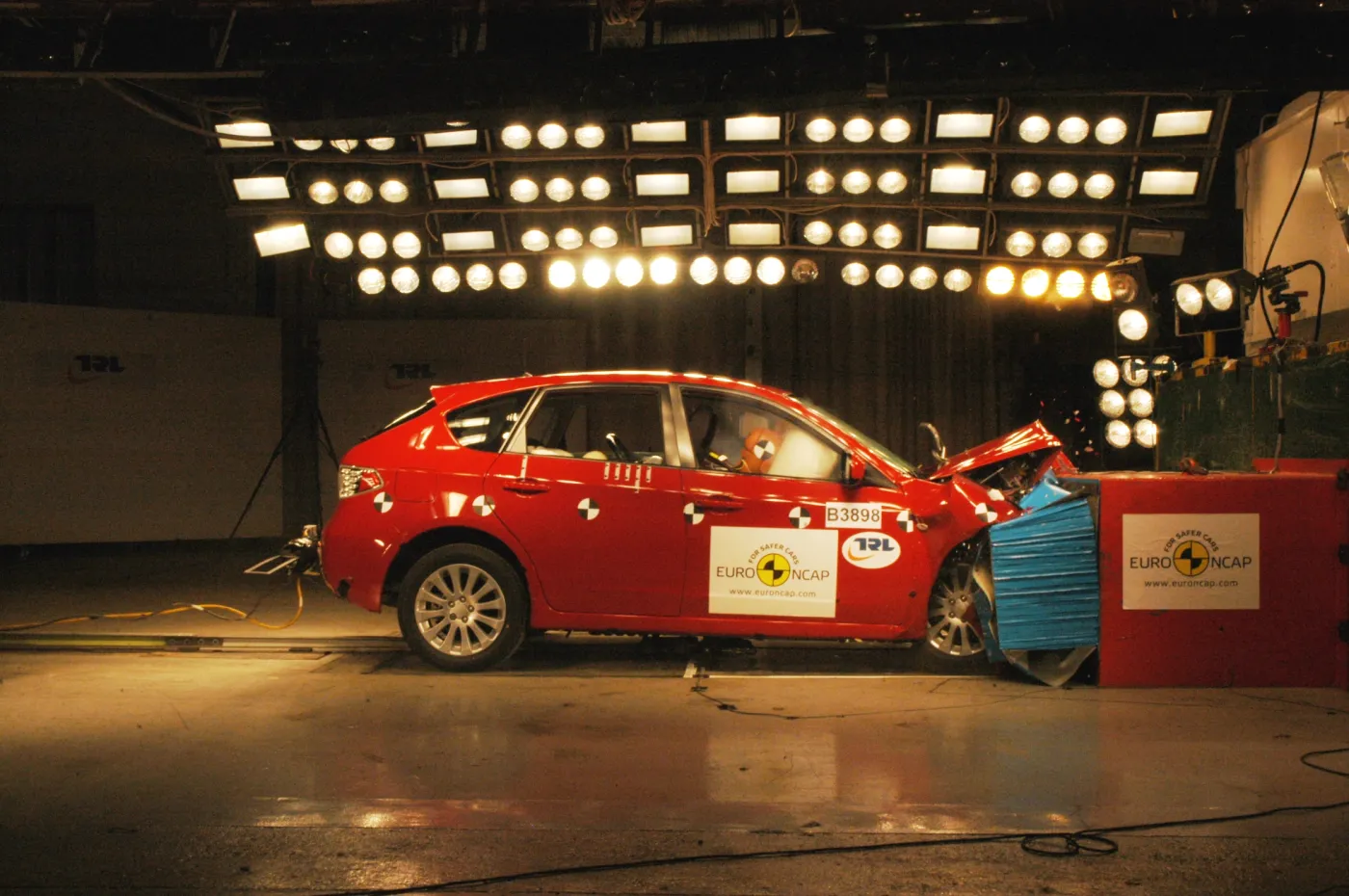 fr_subaru_impreza_f_166124a_1272608.jpg