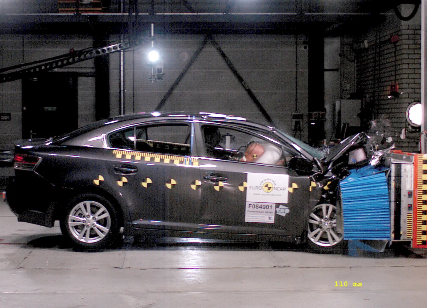 fr_toyota_avensis_f_166127a_1272830.jpg