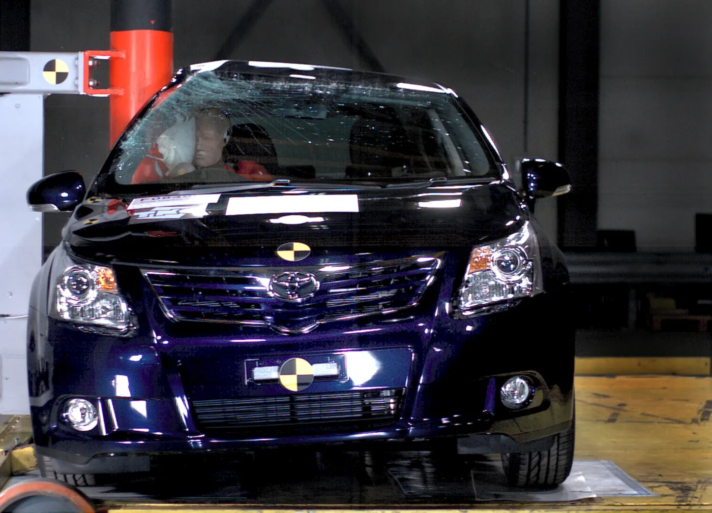 fr_toyota_avensis_p_166129a_1273120.jpg
