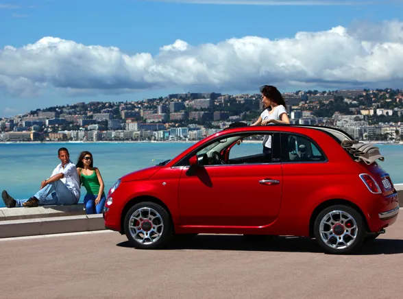 fiat_500_convertibl_217214a_528614.jpg