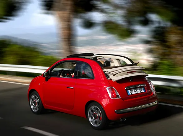 fiat_500_convertibl_217215a_528633.jpg