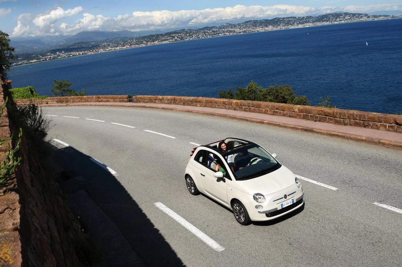 fiat_500_convertibl_217217a_528671.jpg