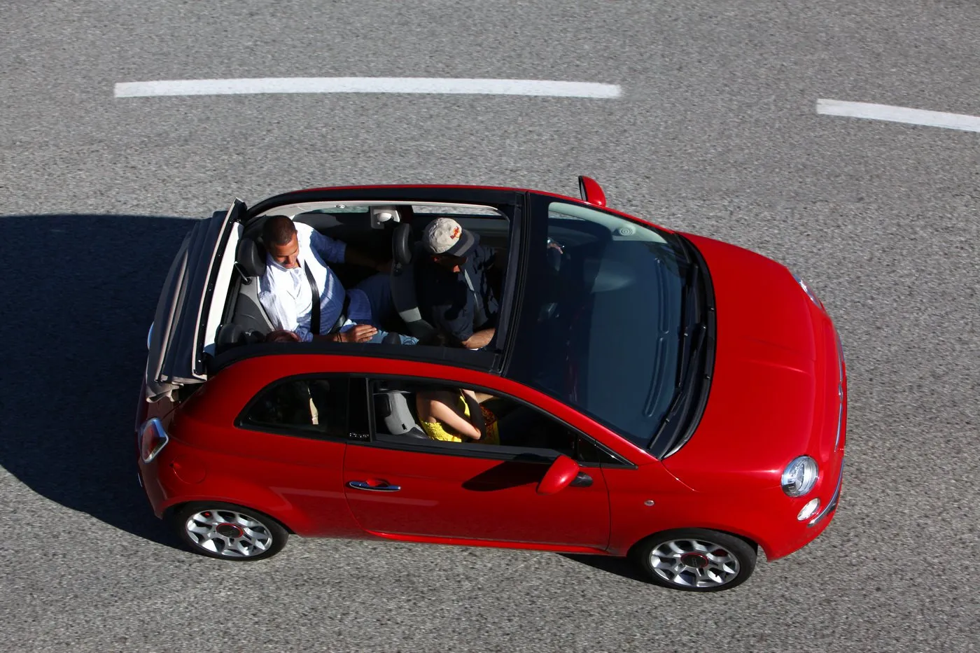 fiat_500_convertibl_217218a_528693.jpg