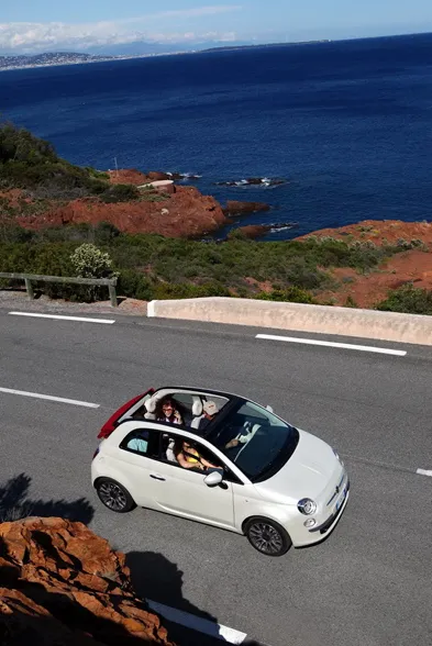 fiat_500_convertibl_217212a_528575.jpg