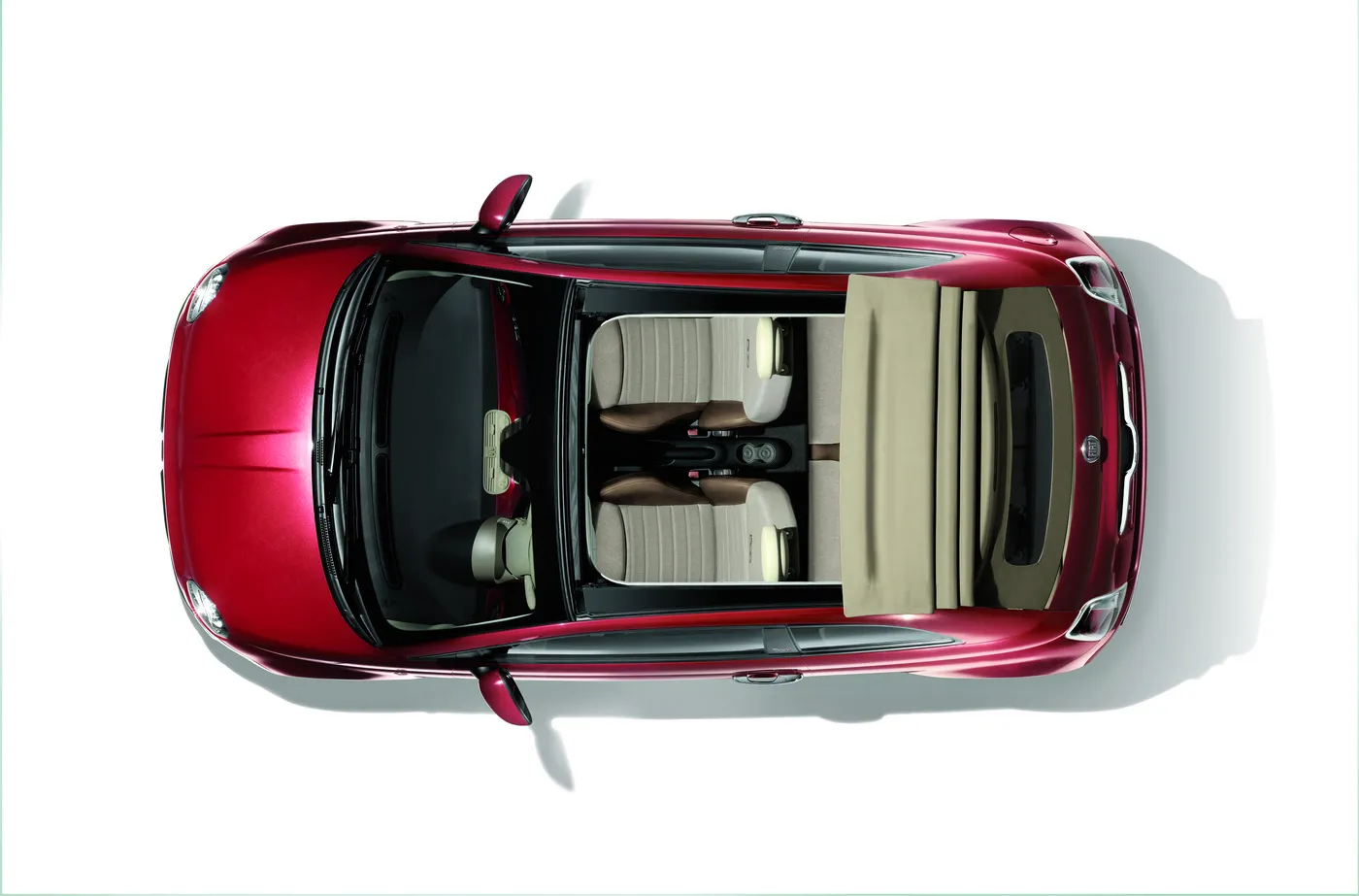 fiat_500_convertibl_217220a_528715.jpg