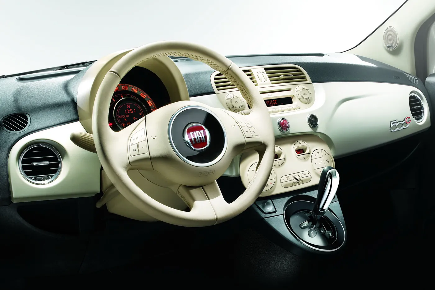 fiat_500_convertibl_217222a_528759.jpg