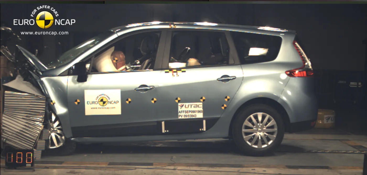 fr_renault_grand_sc_240732a_833329.jpg