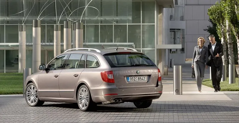 fr_skoda_superb_est_245708a_959041.jpg