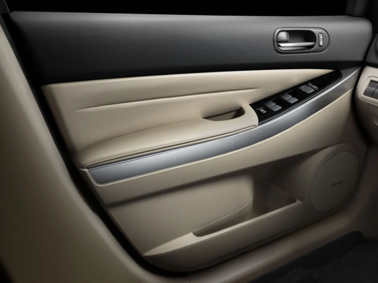 fr_mazdacx_7fl_door_248343a_1025136.jpg