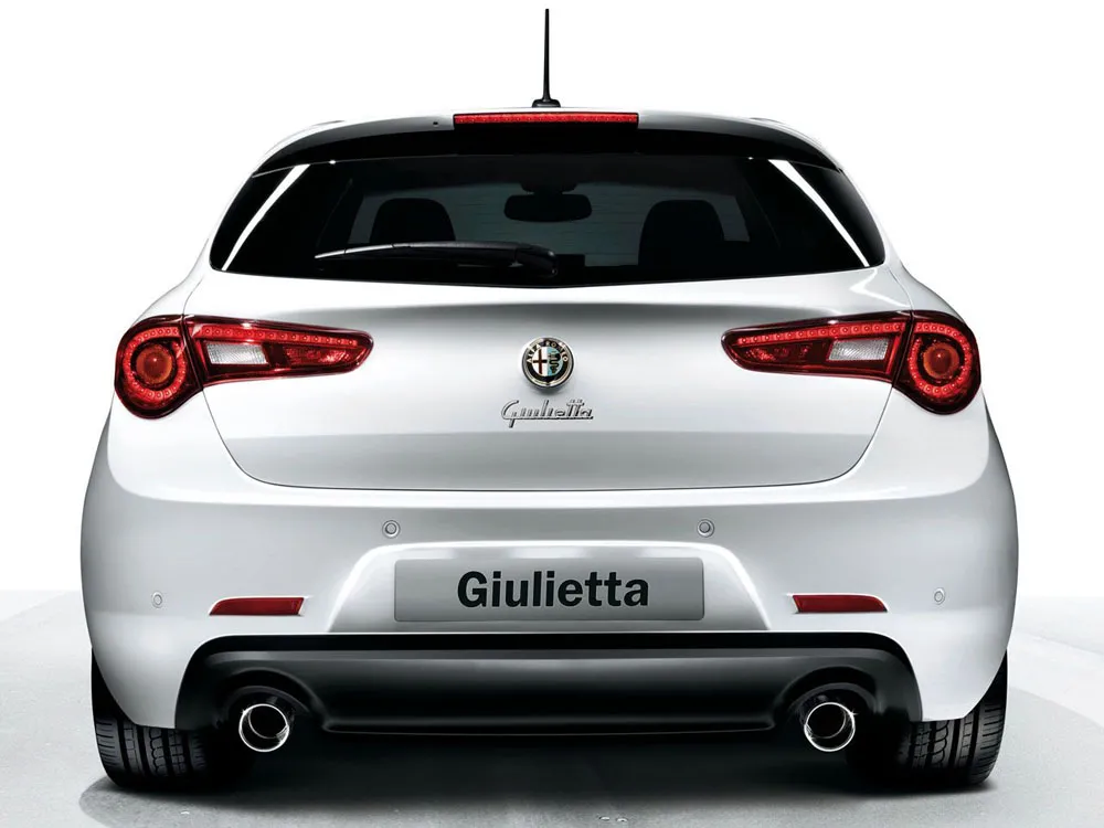 fr_01_alfaro_giulie_274410a_556901.jpg