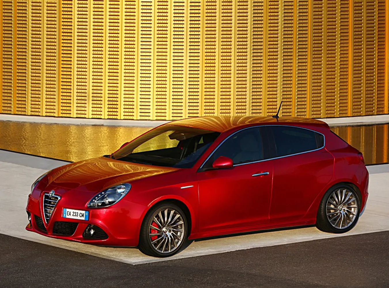 100413_ar_giulietta_279884a_643314.jpg