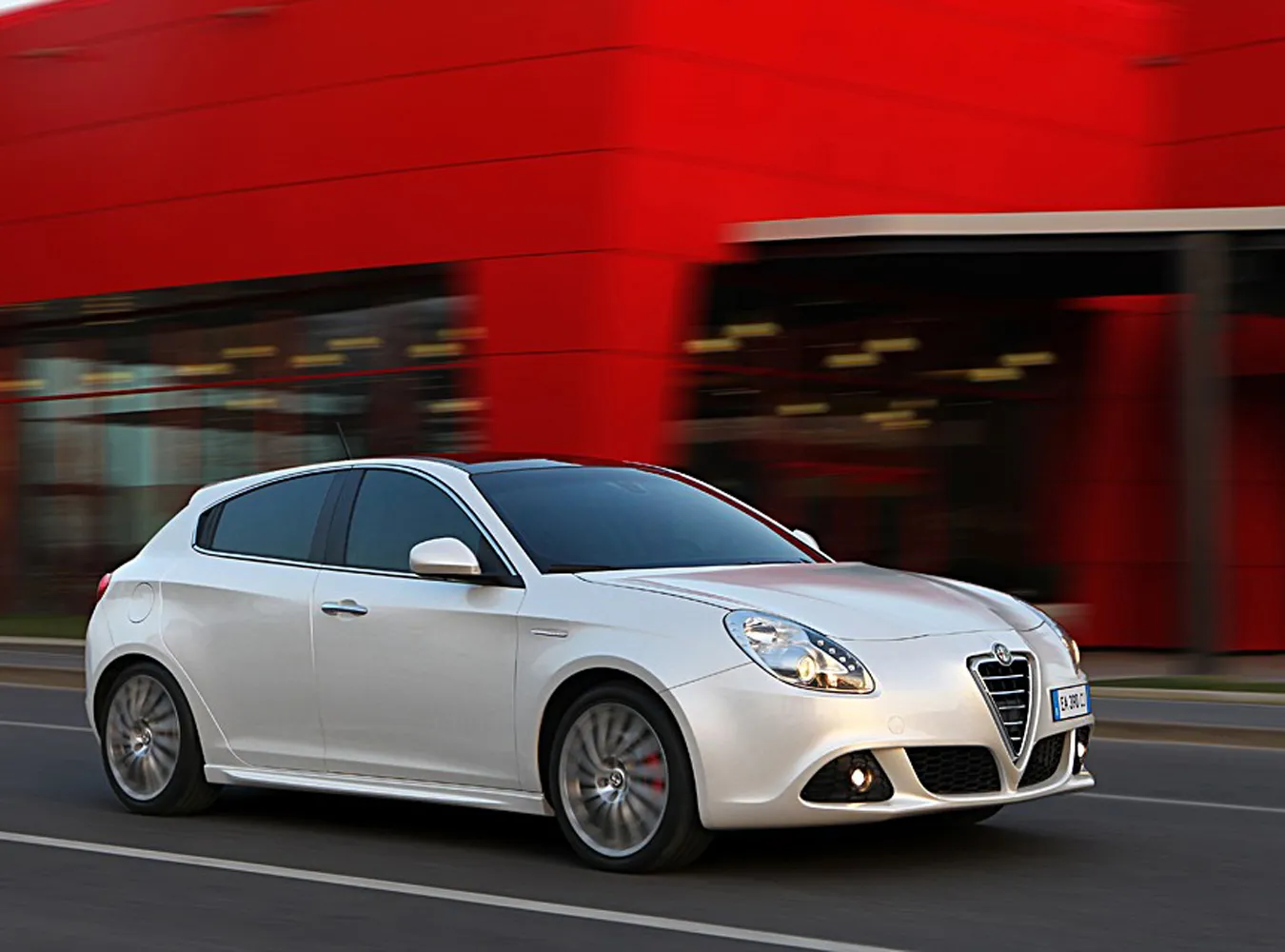 100413_ar_giulietta_279885a_643378.jpg