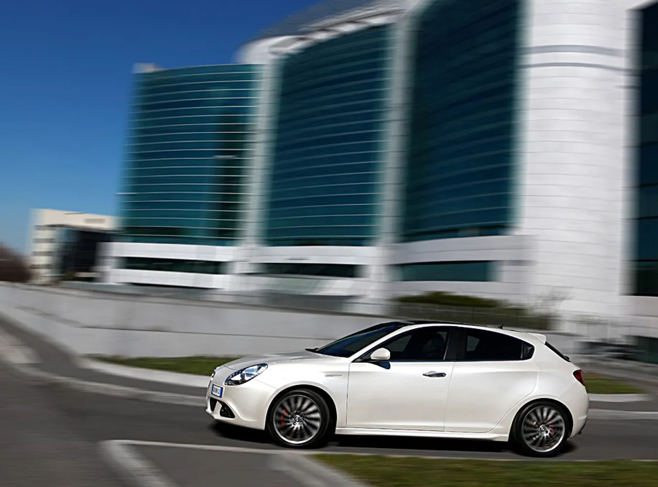 100413_ar_giulietta_279889a_643582.jpg