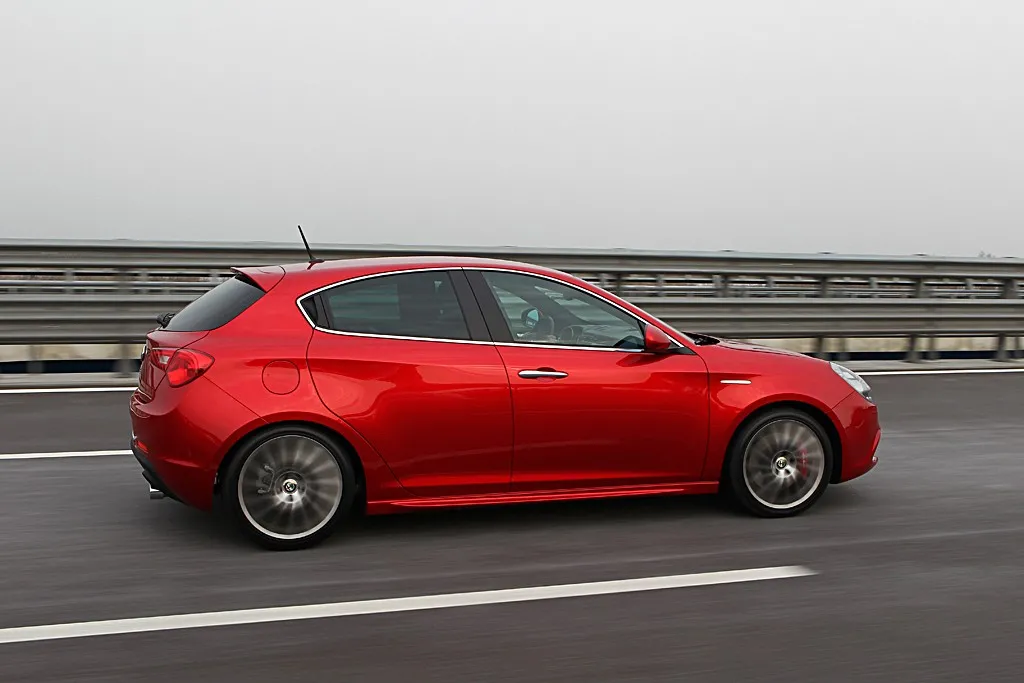 100413_ar_giulietta_279897a_643902.jpg