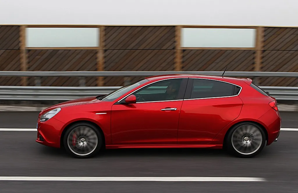 100413_ar_giulietta_279898a_643954.jpg