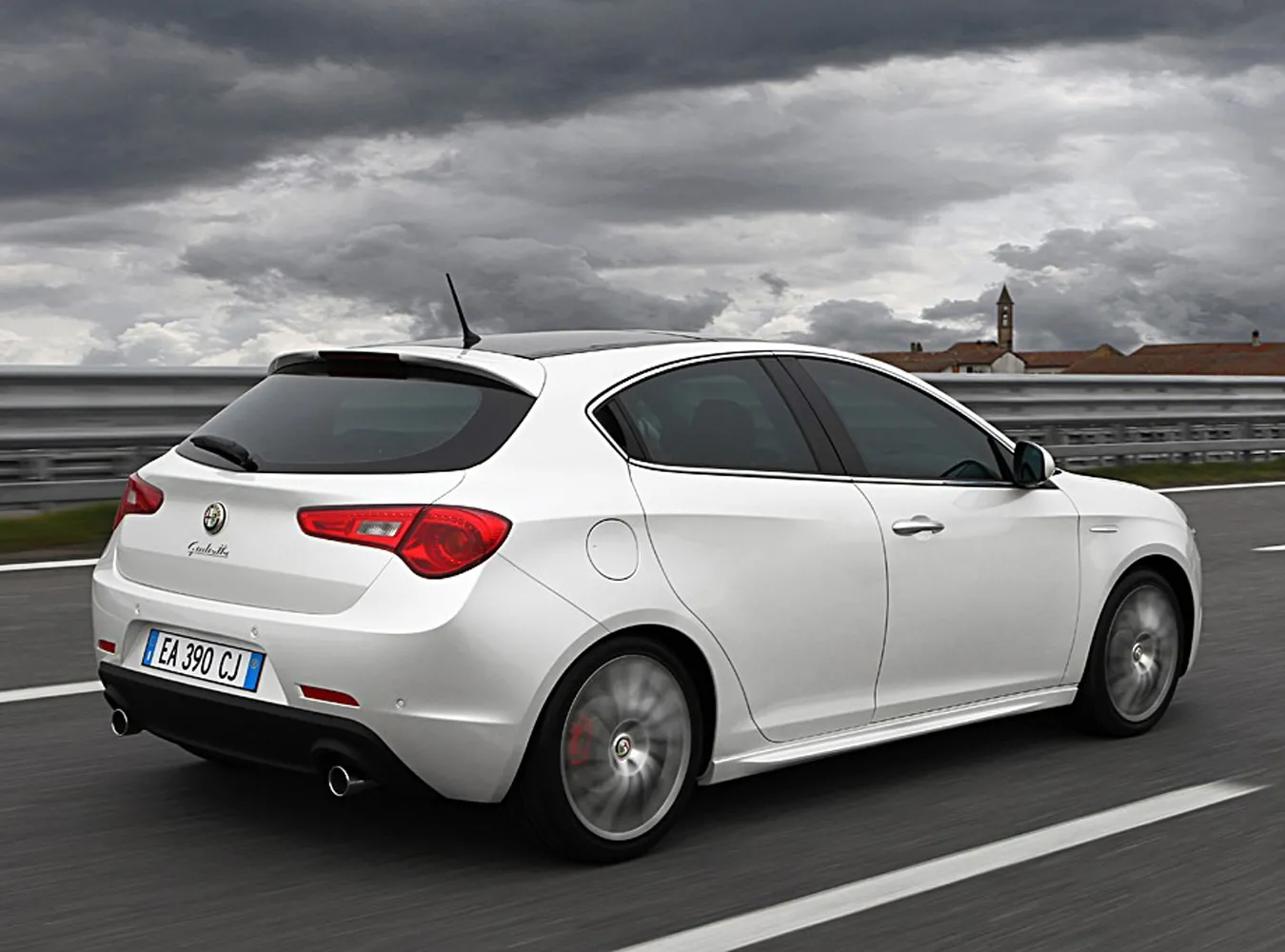 100413_ar_giulietta_279894a_643785.jpg