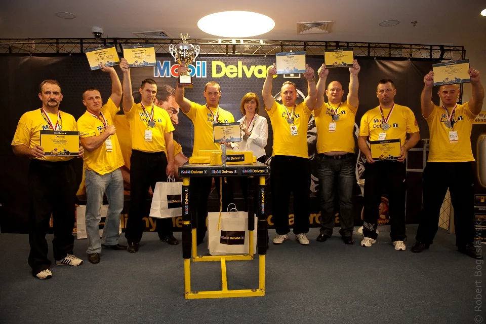 strong_traker_2010_finalisci_1635038.jpg